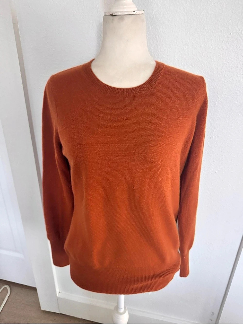 Like New Sofia Cashmere 100% Cashmere Rust Orange Crewneck Sweater M